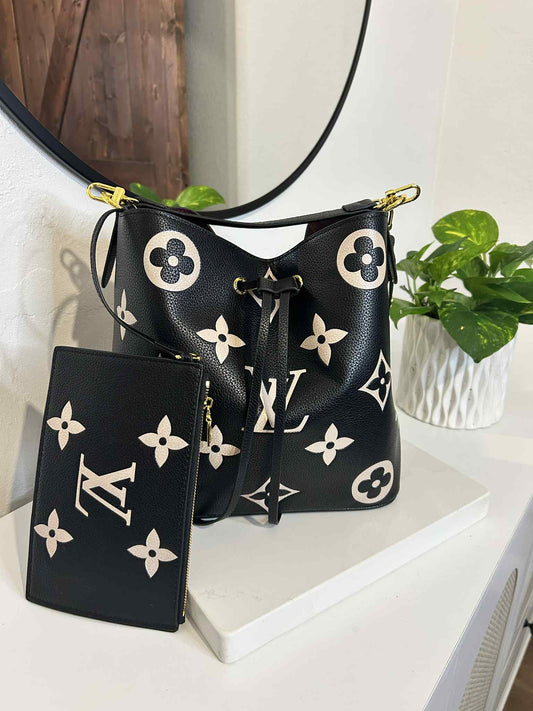 VL BUCKET BAG